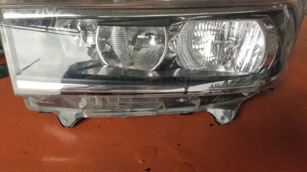 Head Lamp Toyota Innova Reborn Original 1 Set ( Kanan/Kiri )