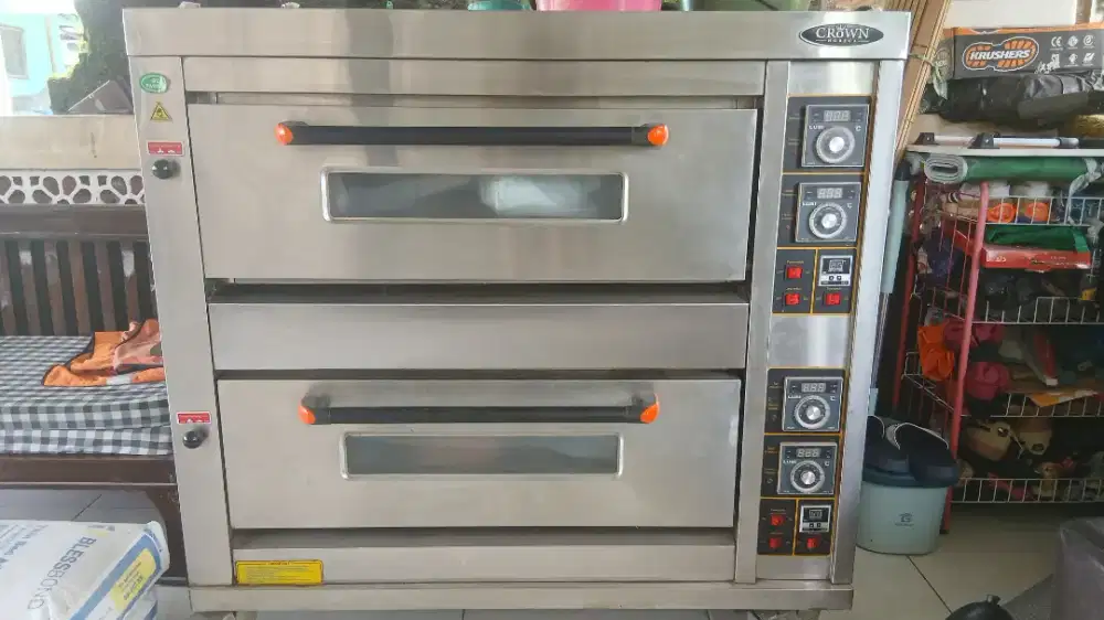Oven roti merk crown, kapasitas 2 tungku, 4 loyang
