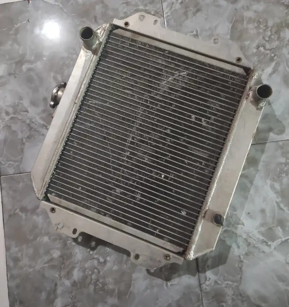 Radiator aluminium ex Suzuki jimny katana sierra