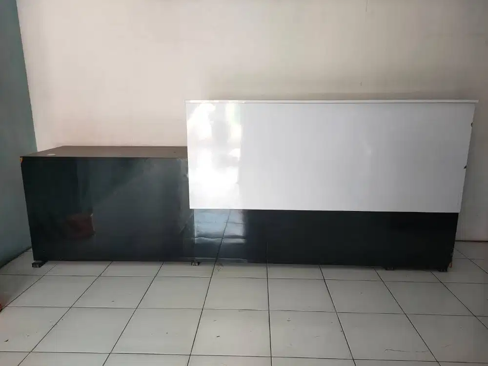 Meja Receptionist Front Office ukuran 300 x 60 cm