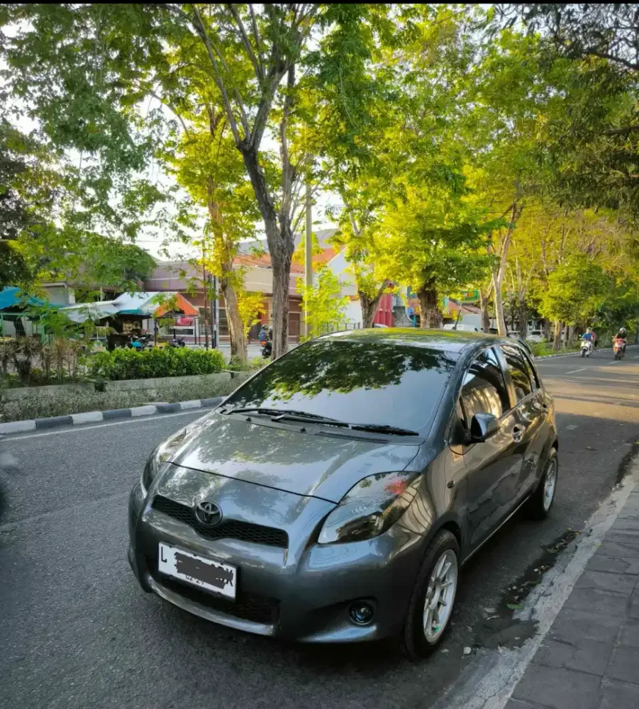 Yaris J 2013 MT