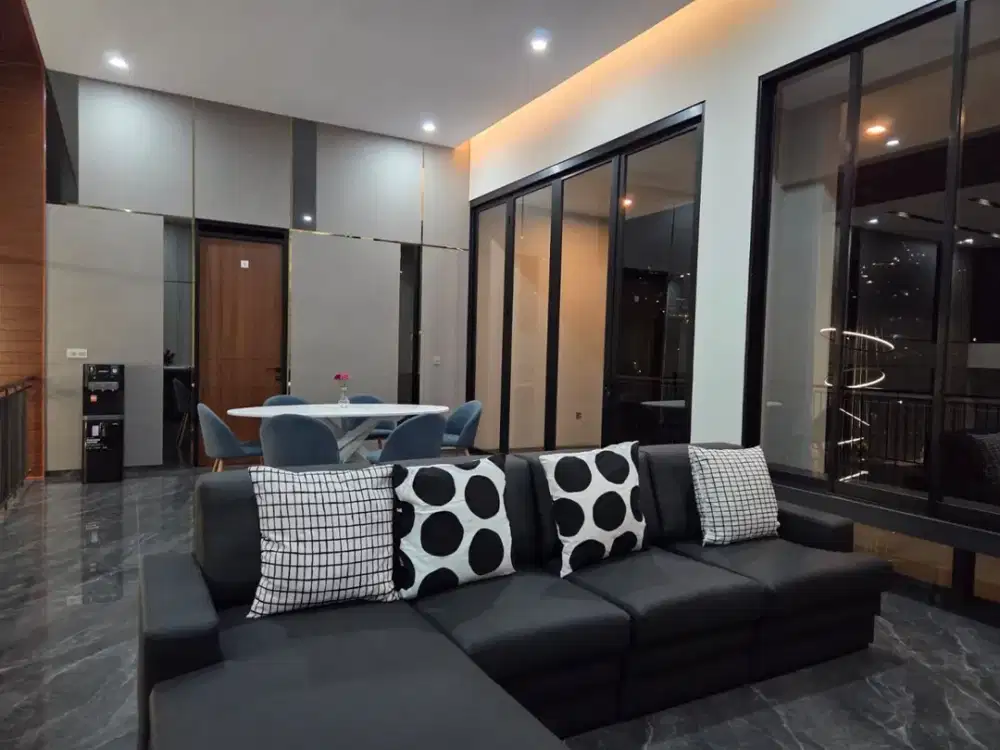 Dijual Villa Mewah Dengan Kolam Renang di Dago Bandung