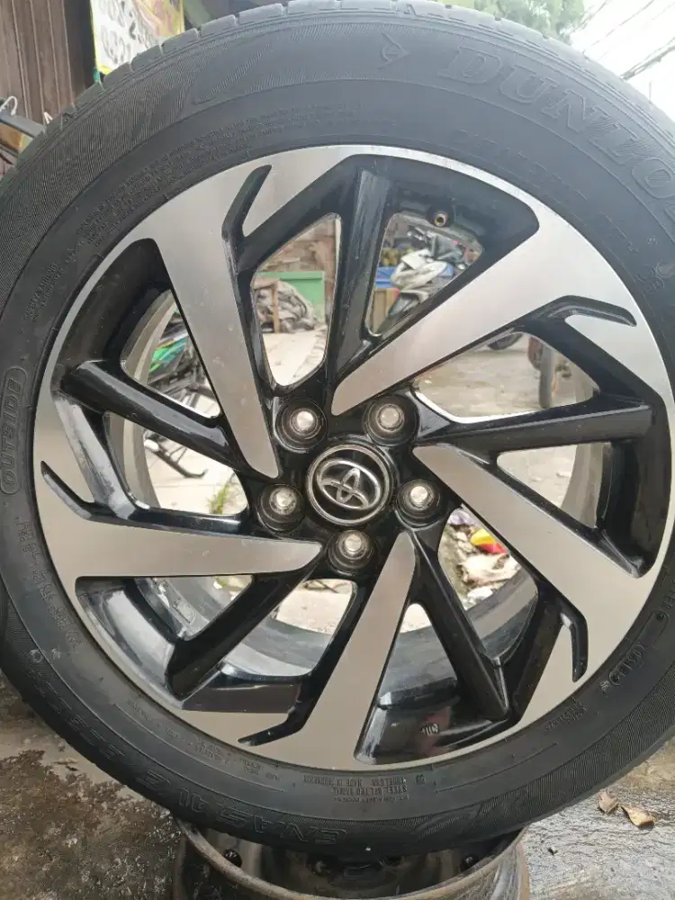 Velg Toyota Rush plus ban bekas