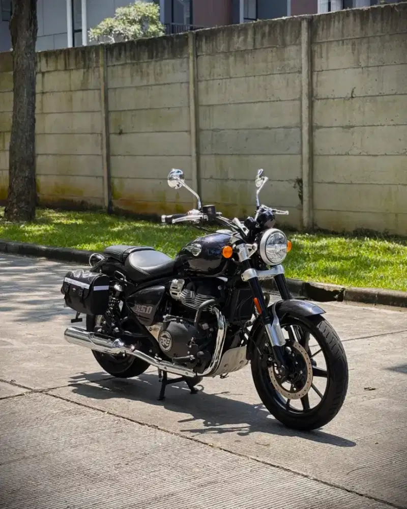 Royal Enfield Super Meteor 650 Astral Black 2023 [ LIKE NEW ]