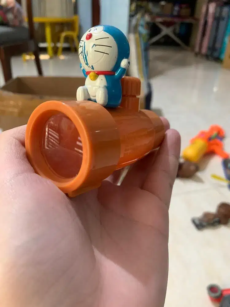 Mainan tropong doraemon