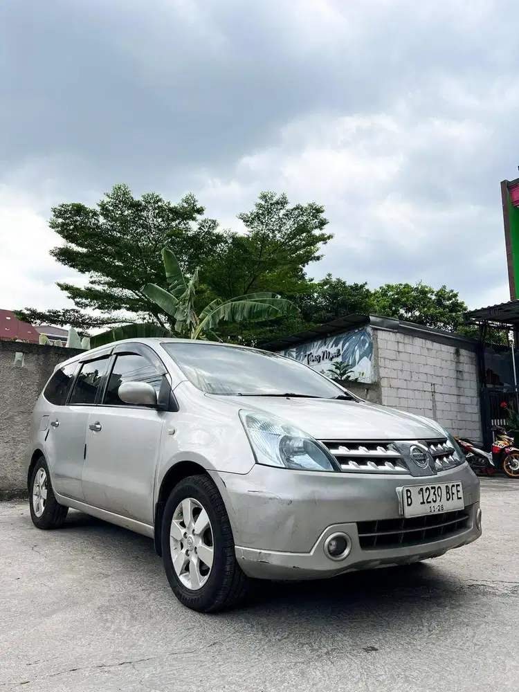NISSAN GRAND LIVINA 1.8 XV AT