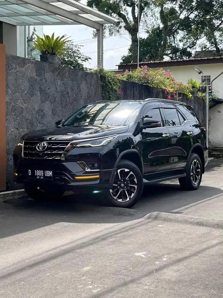 LOW KM // TOYOTA FORTUNER VRZ GR SPORT DIESEL 2.8 AT 2022