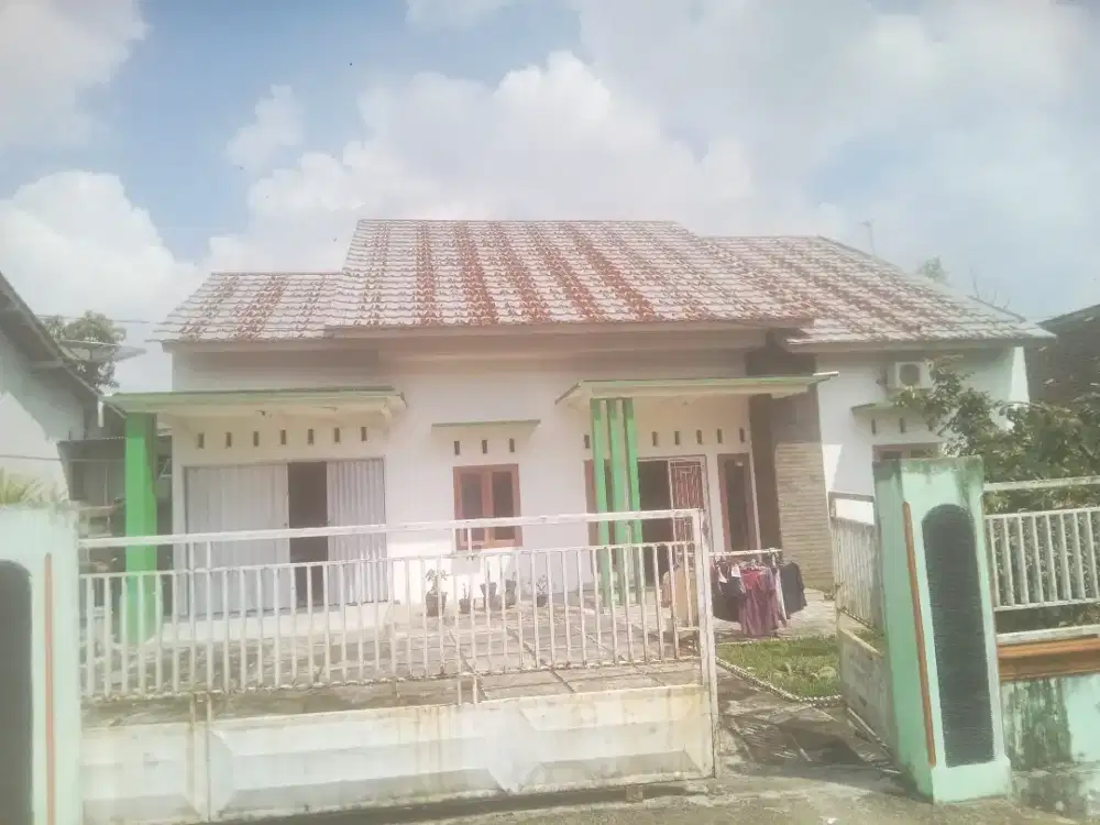 Dijual rumah ukuran besar
