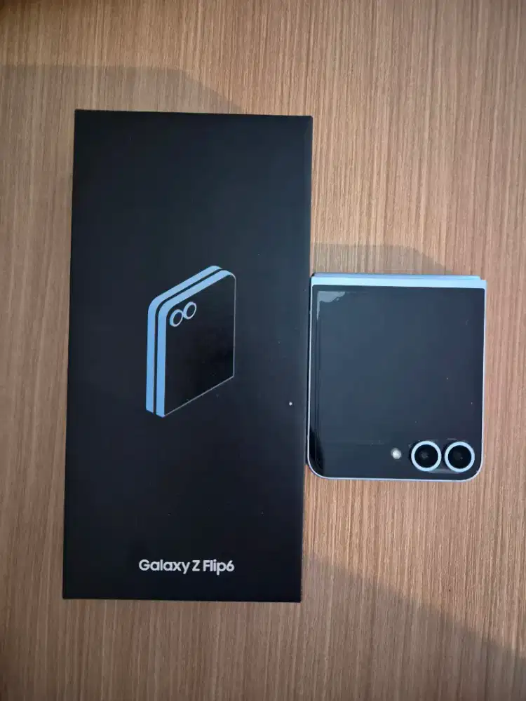 Samsung Z Flip 6 2024 - Mulus kondisi seperti baru
