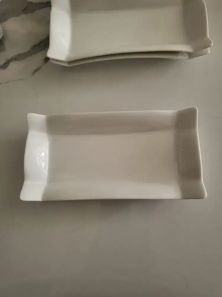 Piring saji makanan