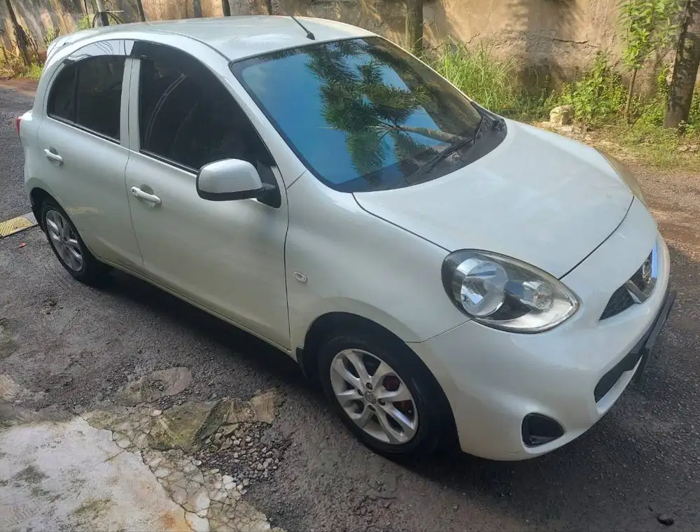 Nissan March Facelift 1.2 L 2013 Automatic Putih Terawat