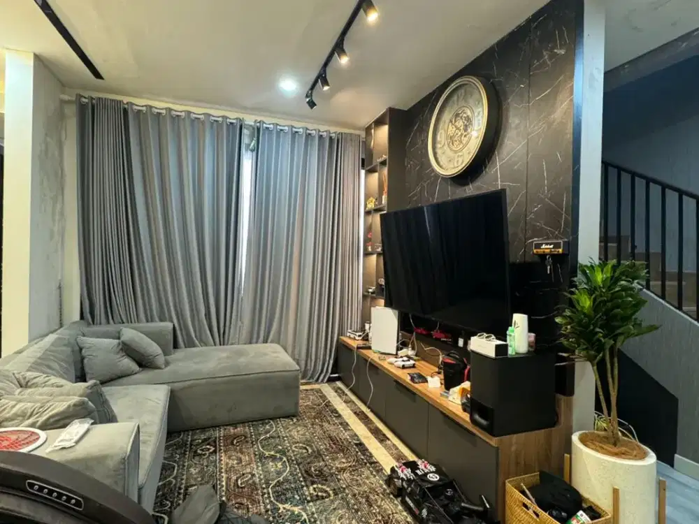 Dijual Rumah Luas Strategis Ada Ruang Karaoke dan Bioskop Dalam Cluster Dekat Kebayoran Park di Sektor 7 Bintaro Sf-15154