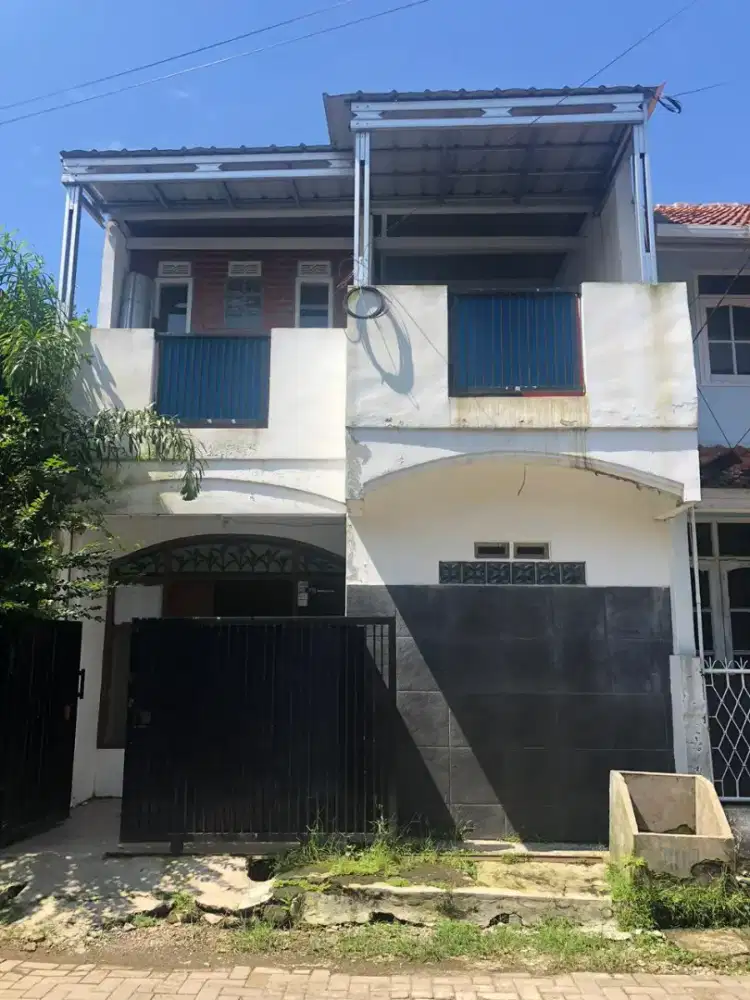 Disewakan rumah 2 lantai di GBA ciganitri