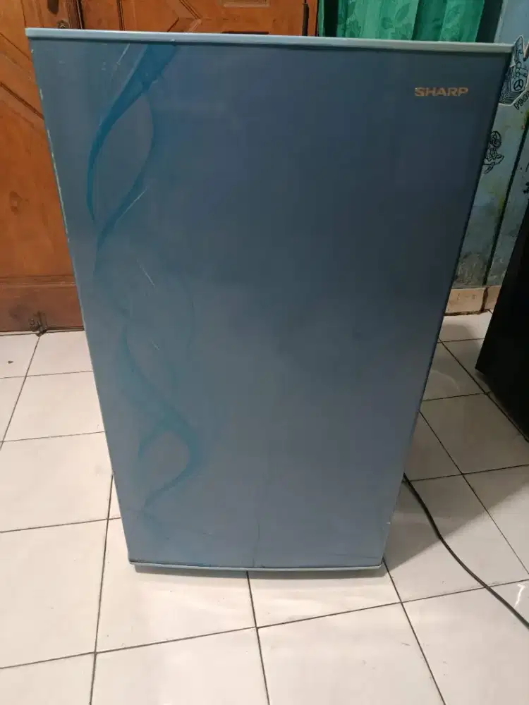 Kulkas 1 pintu merek Sharp