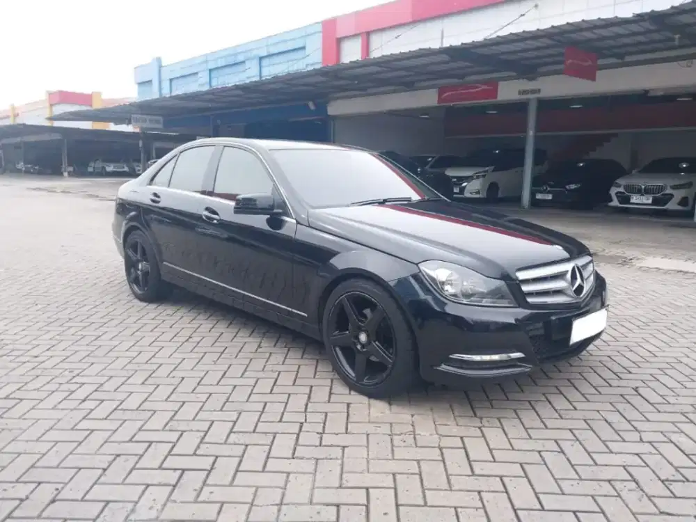 KM 45 RB, C200 1.8 CGI Avantgard 2014 Hitam