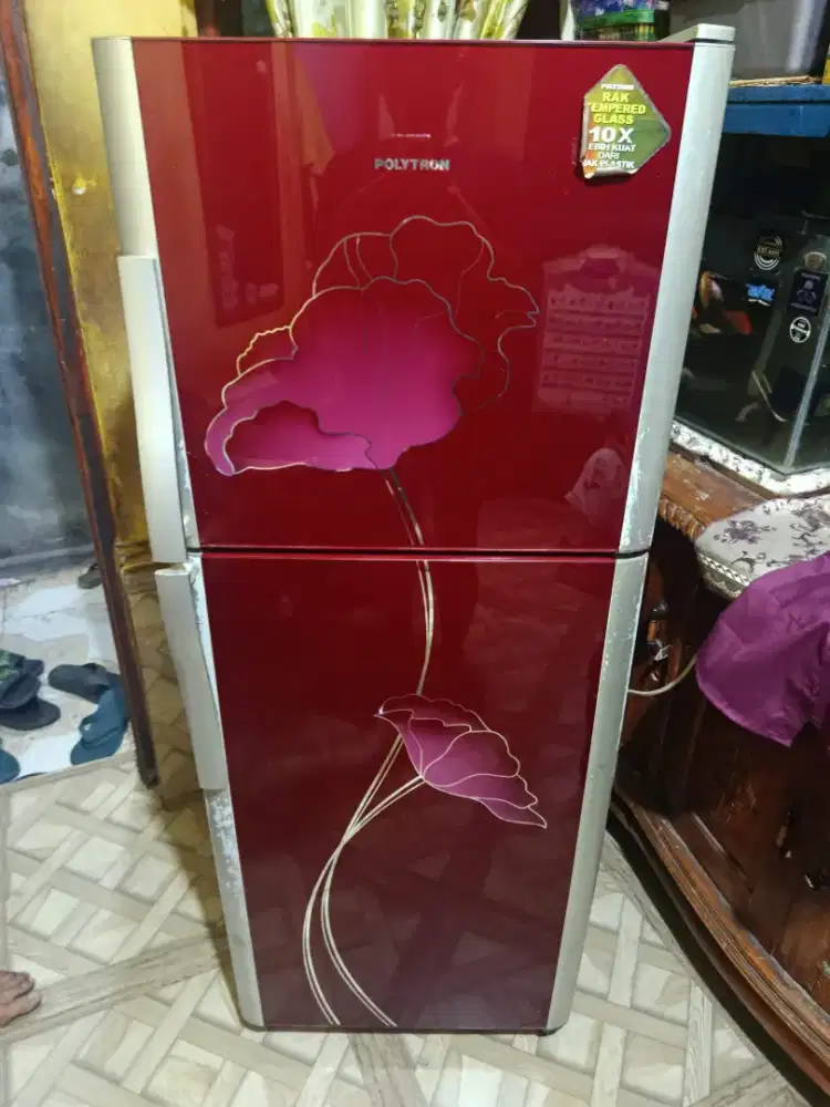 Kulkas 2 pintu merek Polytron