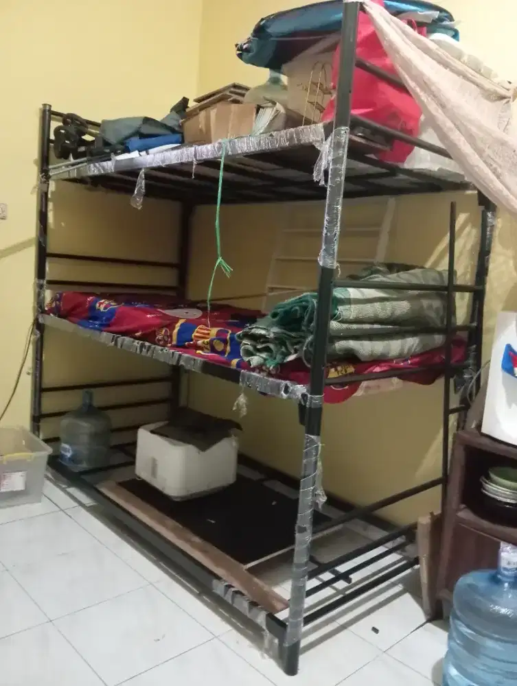 ranjang besi tingkat 3