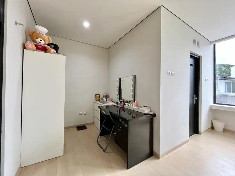 Rumah di BSD Semi Furnished Legalitas SHM Bangunan 2 Lantai Bisa Nego