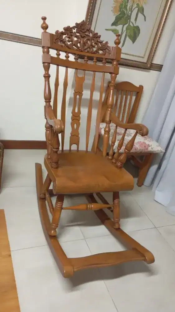 Jual cepat dan murah kursi goyang kayu jati