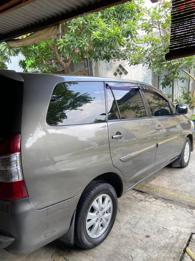 Toyota Kijang Innova 2012 Bensin