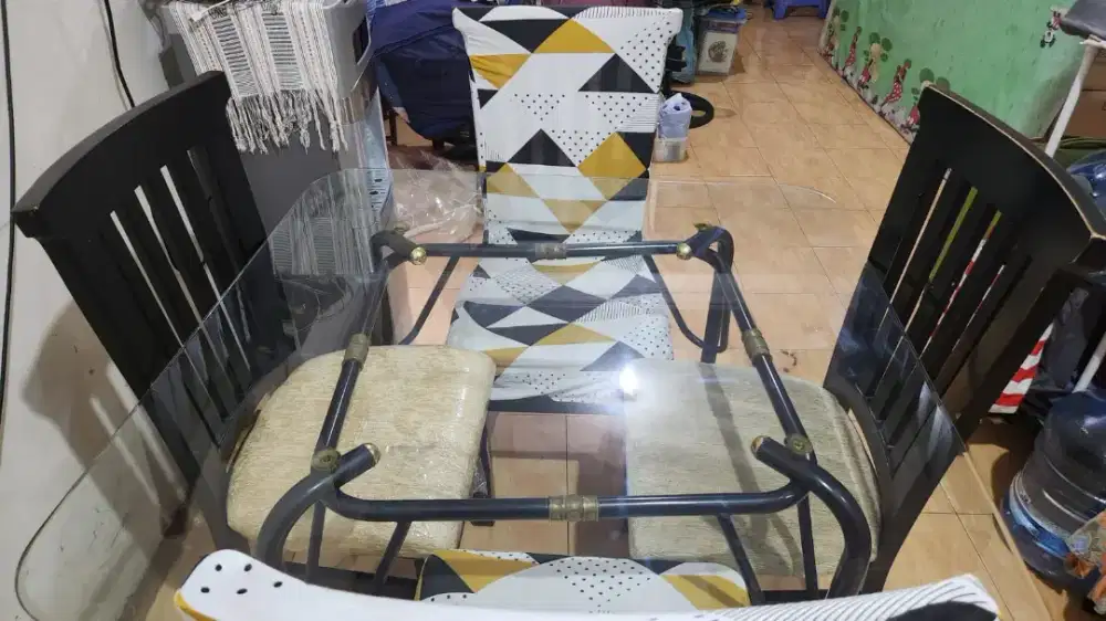 Meja Makan + Kursi