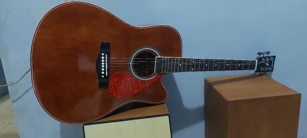 Gitar akustik jumbo tanambesi