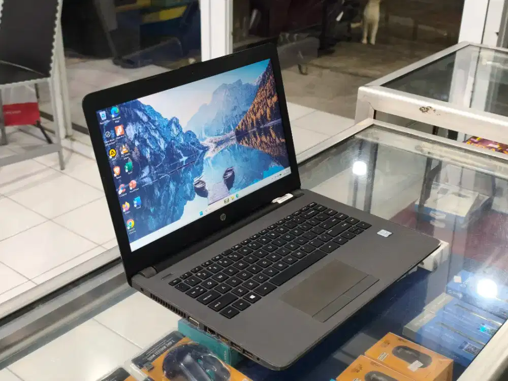 HP 240 G6 Intel Core i7 Dual VGA Radeon Ram 16gb SSD
