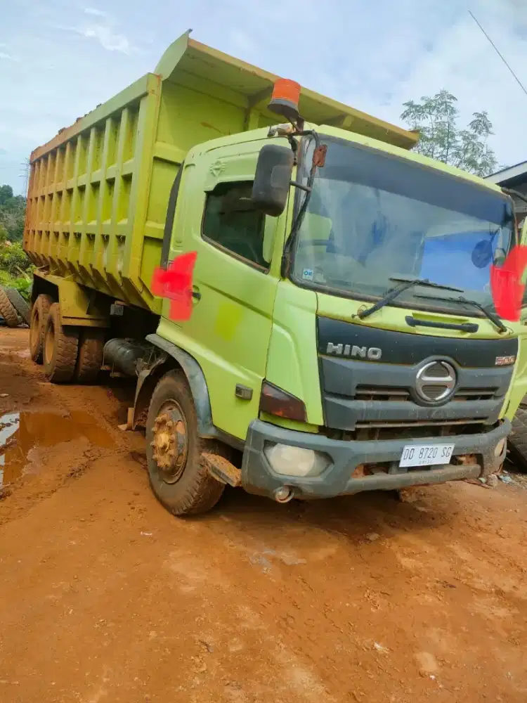 Hino 500 dump truk