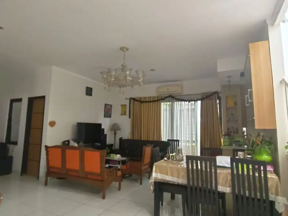 Rumah SHM 5 Kamar Tidur Semi Furnished Siap Huni di Bintaro Tangsel
