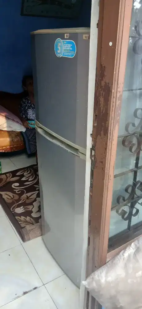 kulkas bekas di jual murah