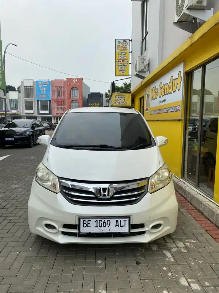 Honda Freed SD 2013
