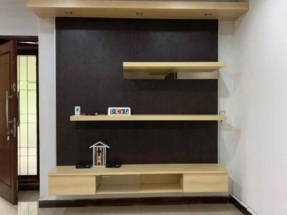 Disewakan Rumah siap huni Setraduta 

LT : 180 m2
LB : 225 m2
KT : 4 + 1
KM : 3 + 1 
SHM 
Hadap barat 
Listrik : 3500w
Air : Sumersible 
Ac : 3 
Water heater 
harga sewa : 140 jt 
(Min 2 thn ) 

LC