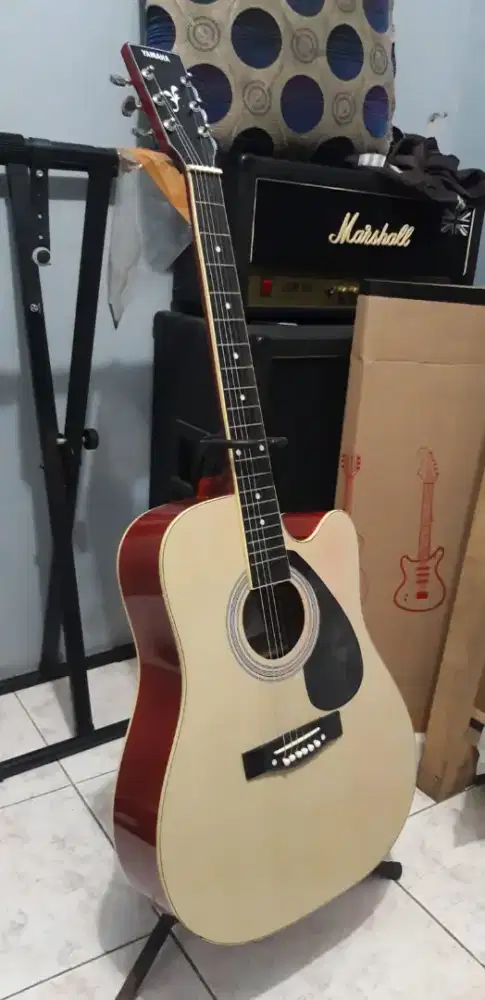 Gitar akustik jumbo tanambesi