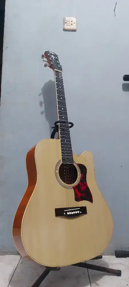 Gitar akustik jumbo tanambesi