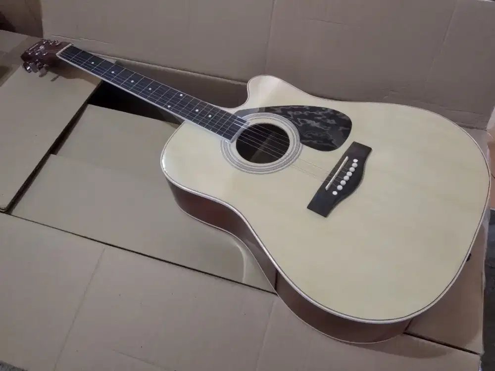 Gitar akustik jumbo tanambesi