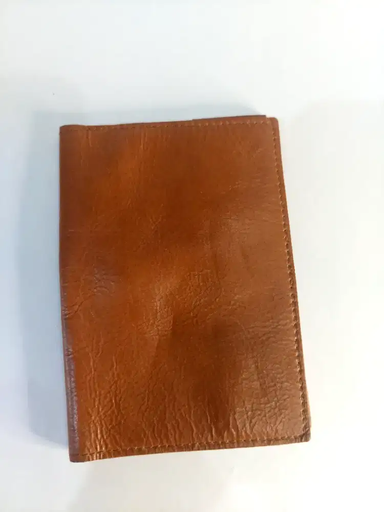 Preloved dompet kulit passport kondisi mulus