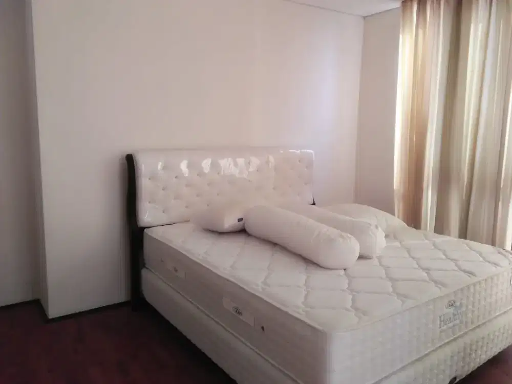 Apartemen dengan 3 kamar tidur dan 3 kamar mandi