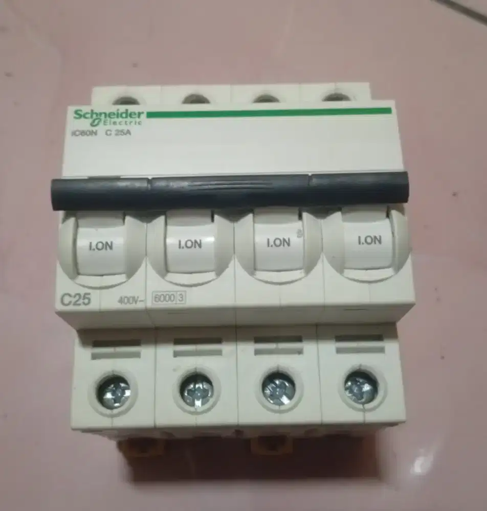 MCB scneider 4phase 25a