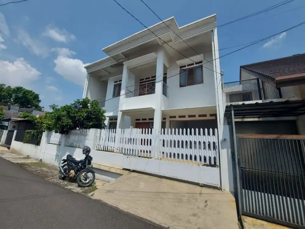 Rumah Mewah Siap Huni Lokasi Strategis dkt GRIYA ARCAMANIK Akses Mudah ke Jalan ANTAPANI Bandung