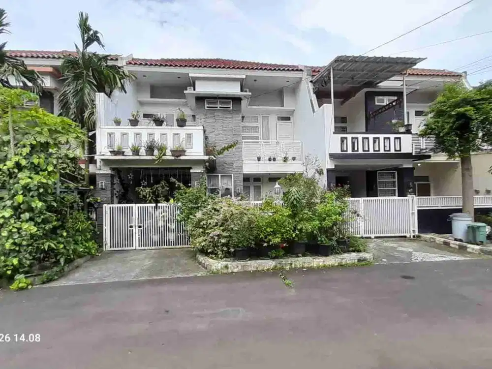 Rumah bagus 2 lantai LT 153 LB 175 murah KT 4+1 KM 4+1 di galaxy bebas banjir