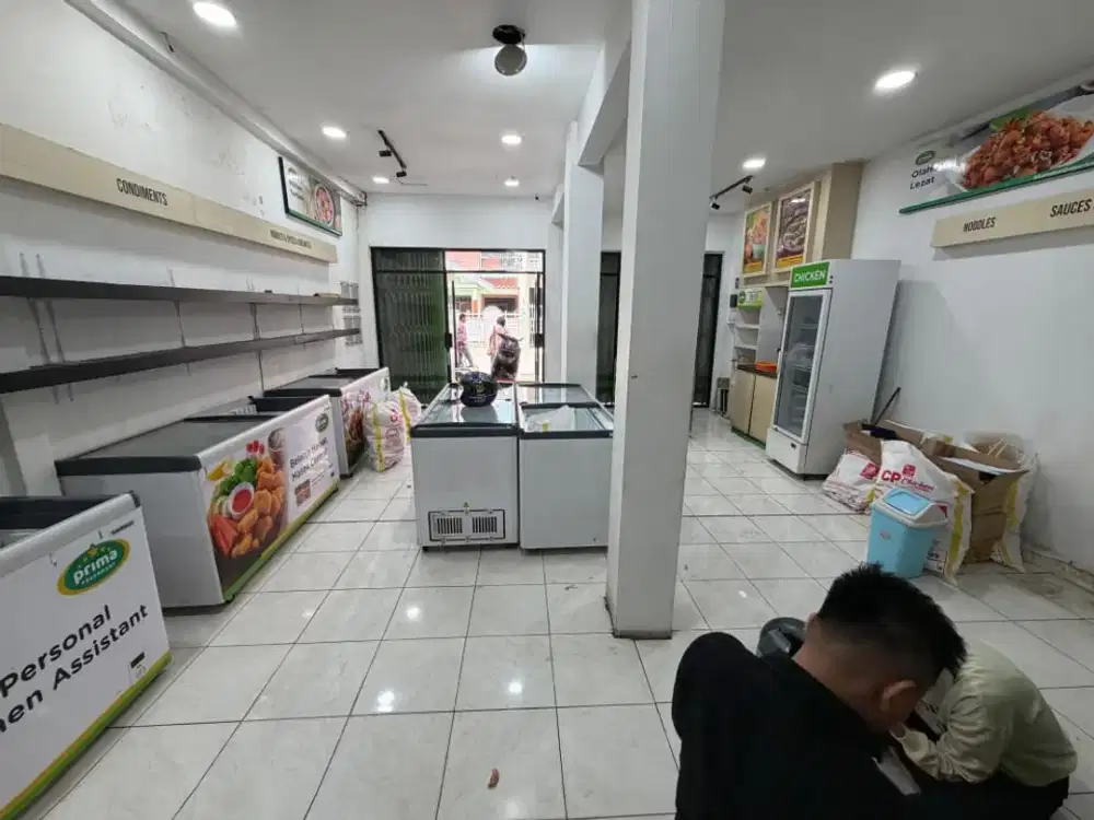 Tempat Usaha Tengah Kota Sawah Kurung