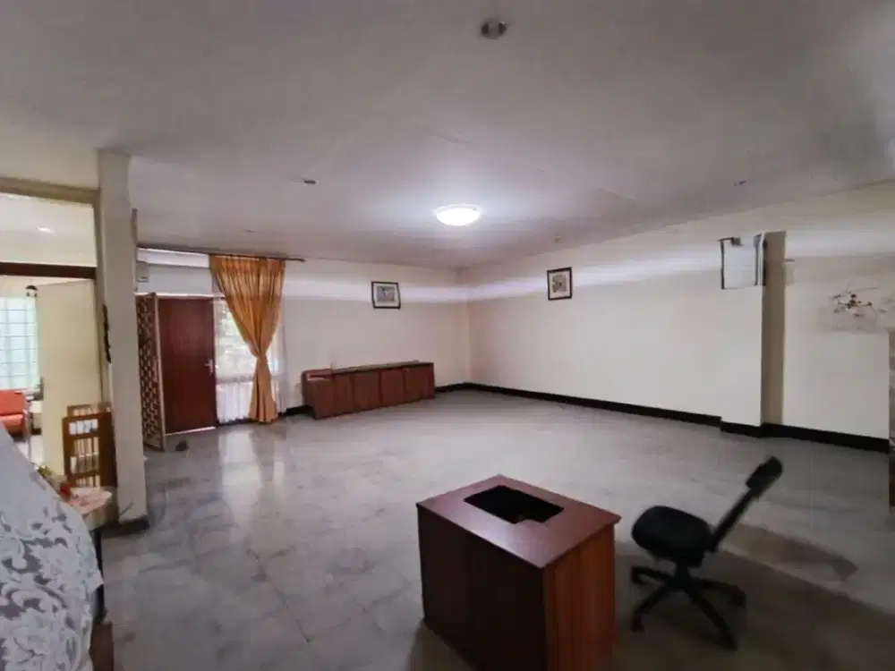 DISEWAKAN RUANG USAHA SIAP PAKAI DI SAYAP PAJAJARAN BANDUNG UNTUK KANTOR ATAU MBG
