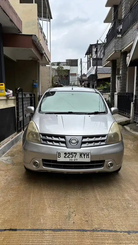Nissan Grand livina 2010 Bensin