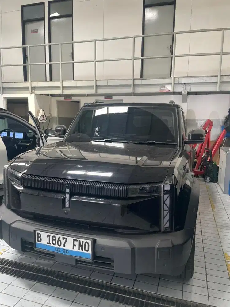 Chery J6 IWD hitam 2025