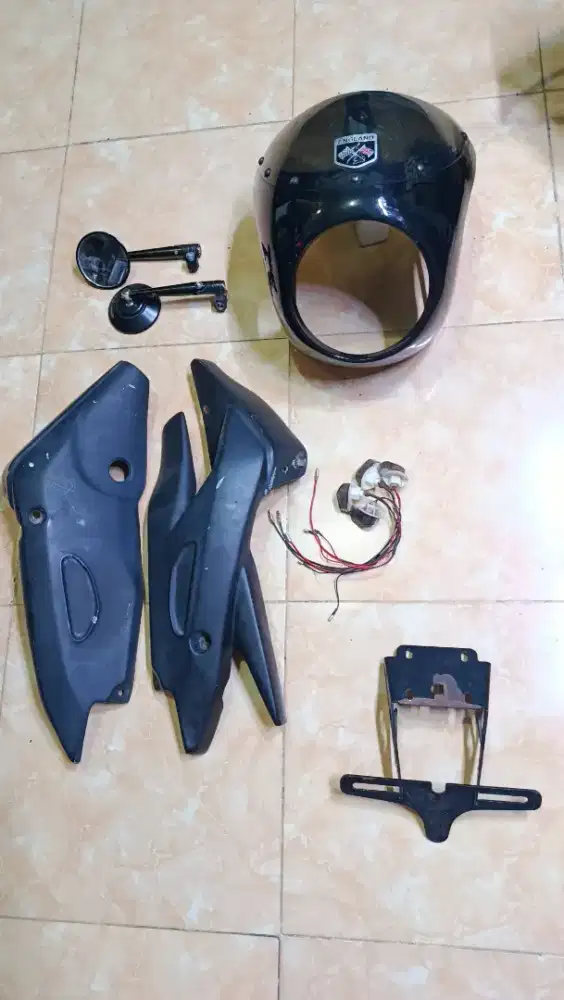 Part Ex motor Yamaha Xsr dan Honda CBR 150 Aksesoris kondisi bagus