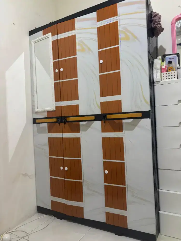 Dijual lemari baru pake sebulan