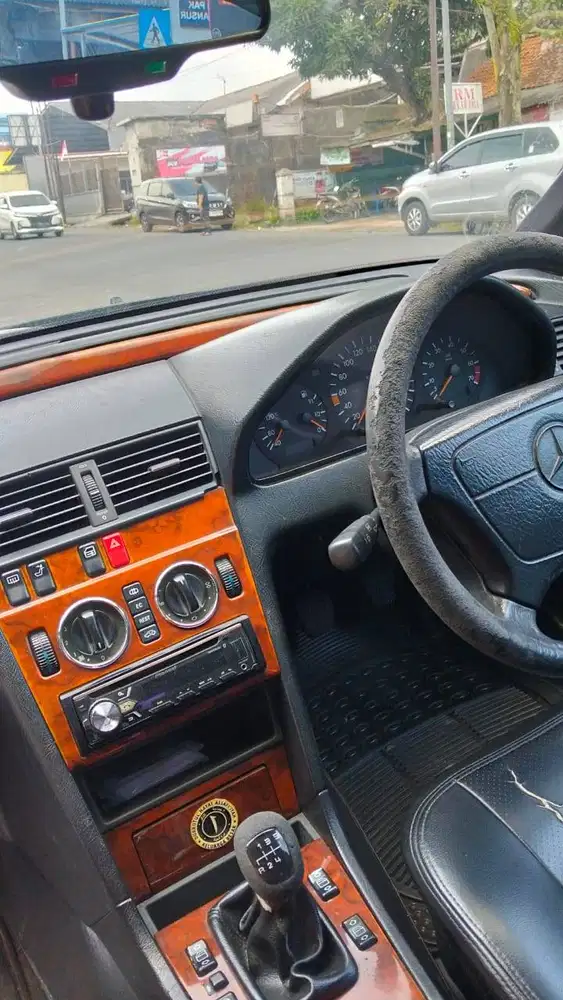 Mercy c200 mt tahun 1995