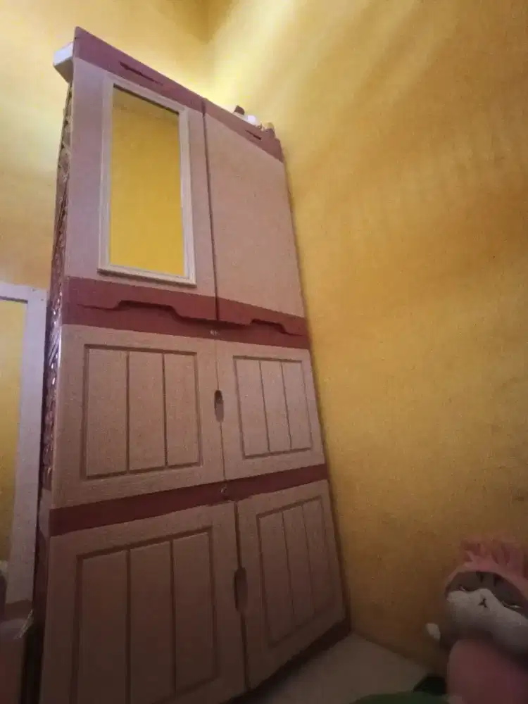 Lemari kaca masih baguss