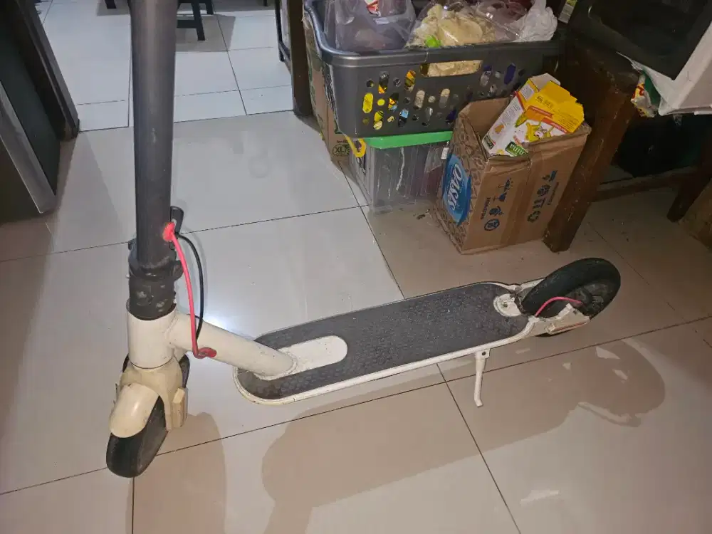 Di jual skuter listrik