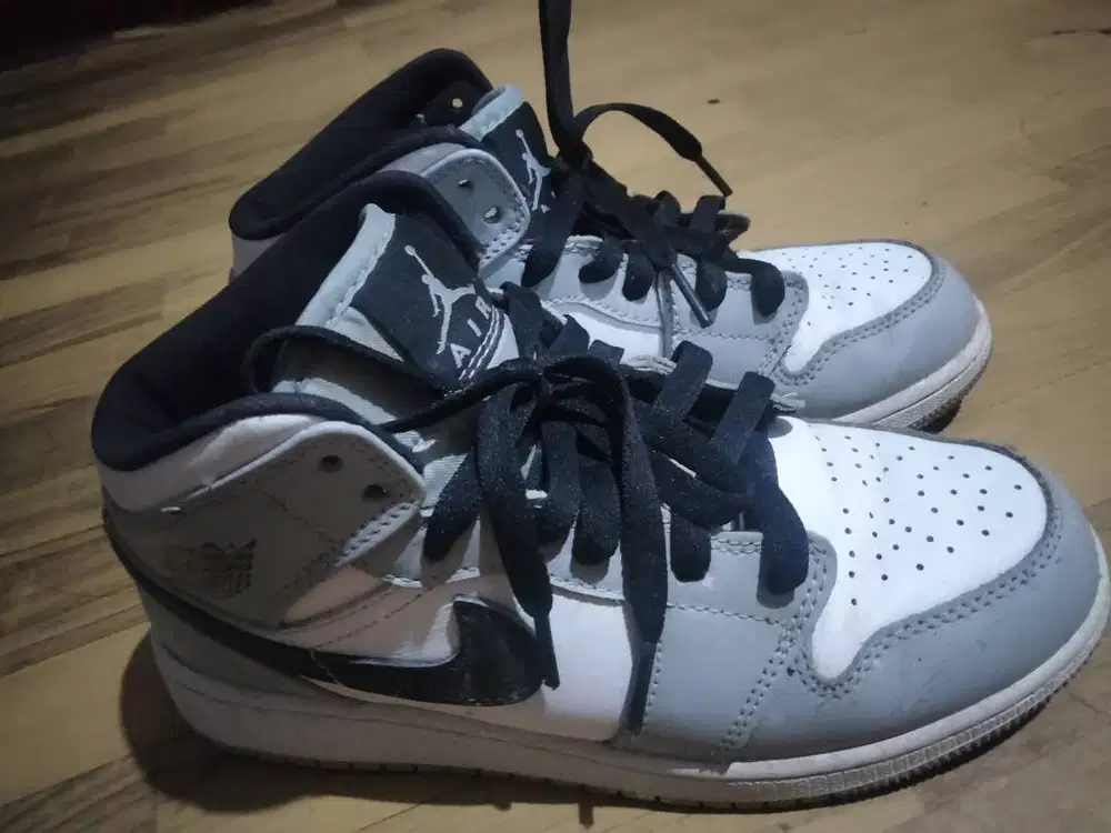 Sepatu air jordan mid grey white, Unisex